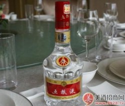 一吨五粮液装多少箱水，一吨五粮液装多少箱水啊