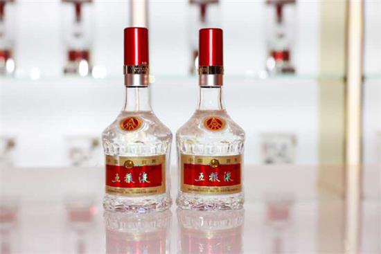 五粮液马超多少钱一瓶，五粮液马形状的酒