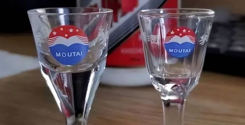 茅台倒多少小杯子寓意，茅台酒杯倒多少杯自己配的杯子