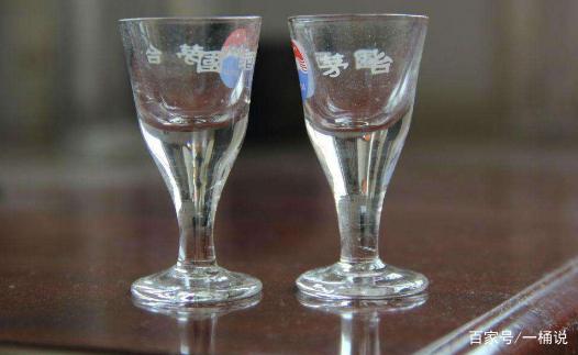 茅台倒多少小杯子寓意，茅台酒杯倒多少杯自己配的杯子