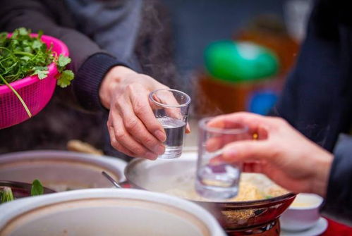 有多少人过年喝五粮液的,现在喝五粮液的人多吗 有多少人过年喝五粮液的,现在喝五粮液的人多吗